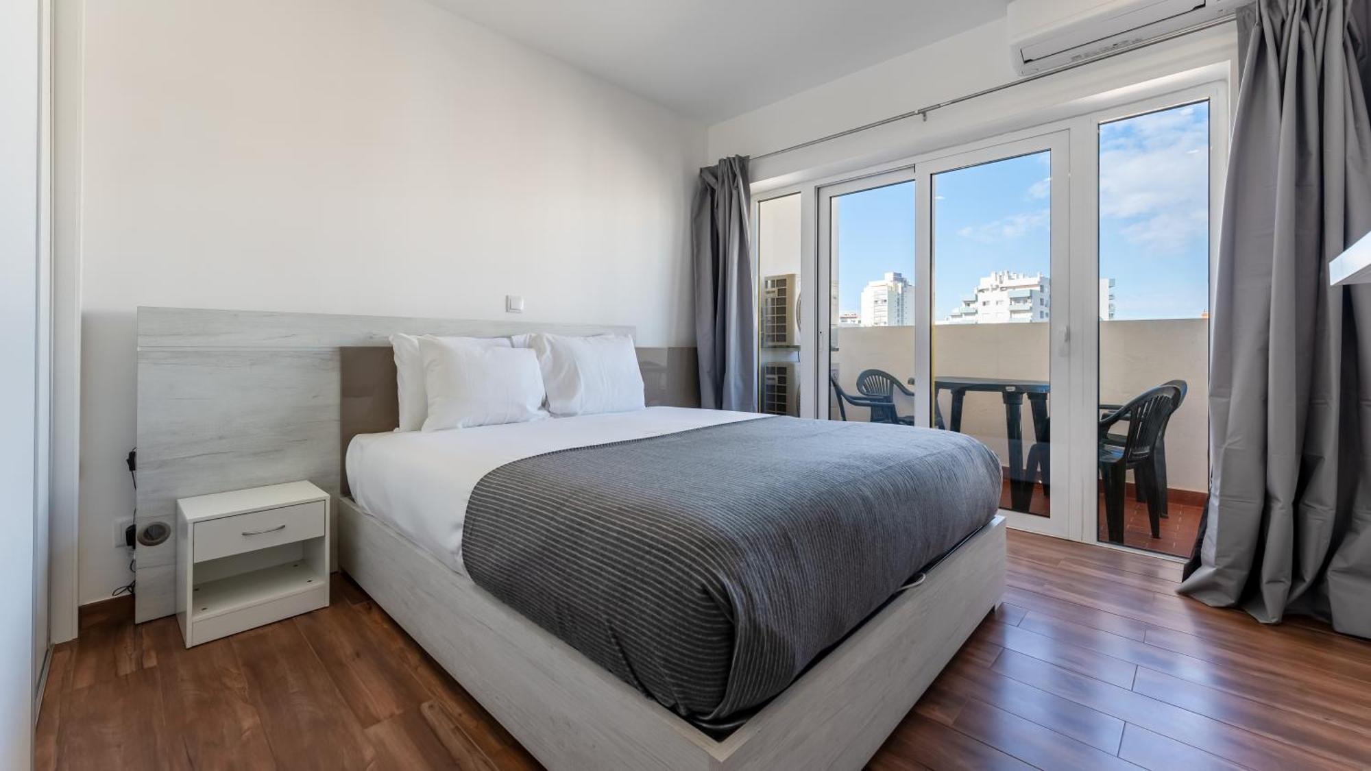 Serene Blue 1 Bdr Flat With Balcony By Lovelystay بورتيماو المظهر الخارجي الصورة