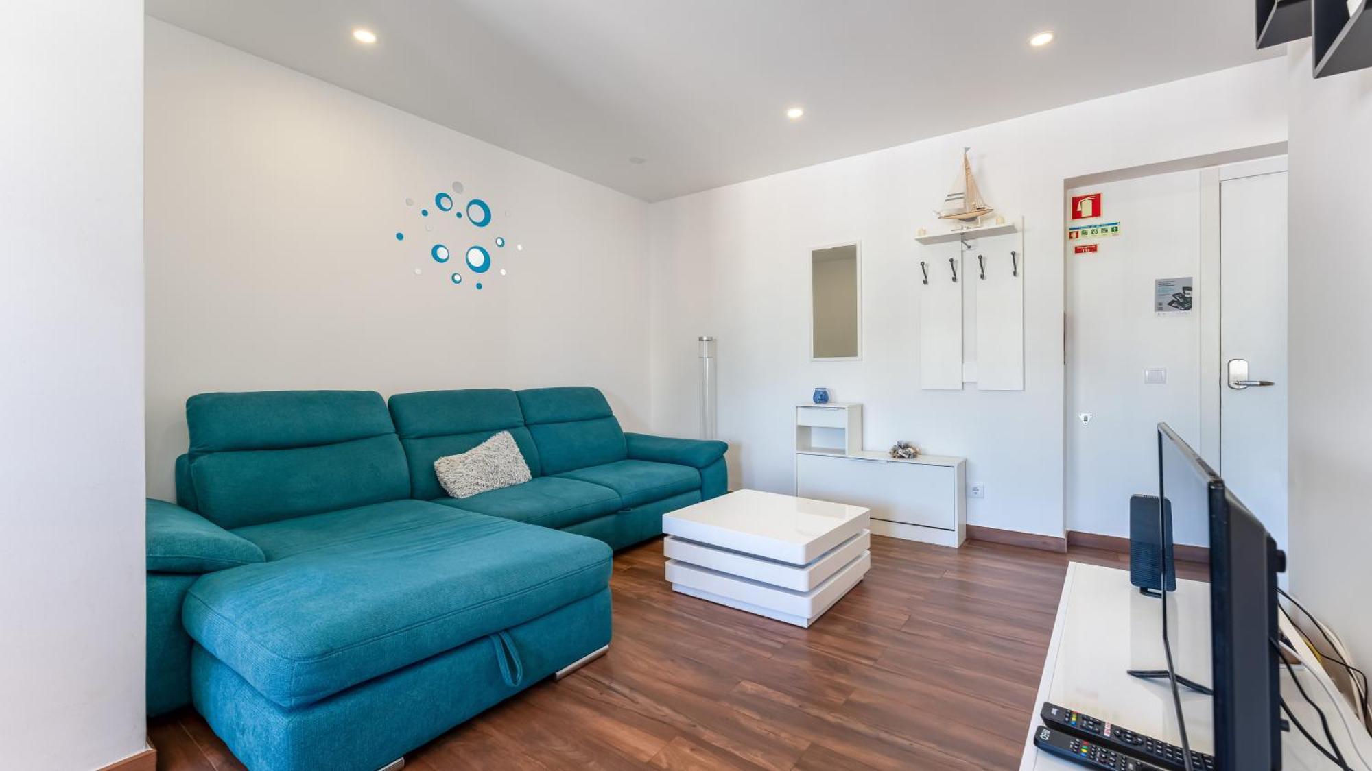 Serene Blue 1 Bdr Flat With Balcony By Lovelystay بورتيماو المظهر الخارجي الصورة